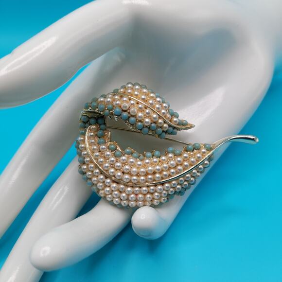 BSK Vintage Turquoise Bead Glass Pearl Brooch, Designer Brooch, 1960s - Picture 1 of 11